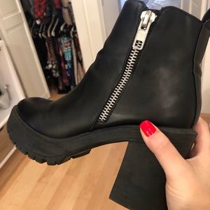 Steve Madden platform boots (black) 7.5